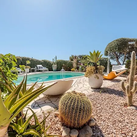 Apartment Garden - Shared Pool & Designer Interiors *