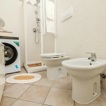 Apartment Garden - Shared Pool & Designer Interiors